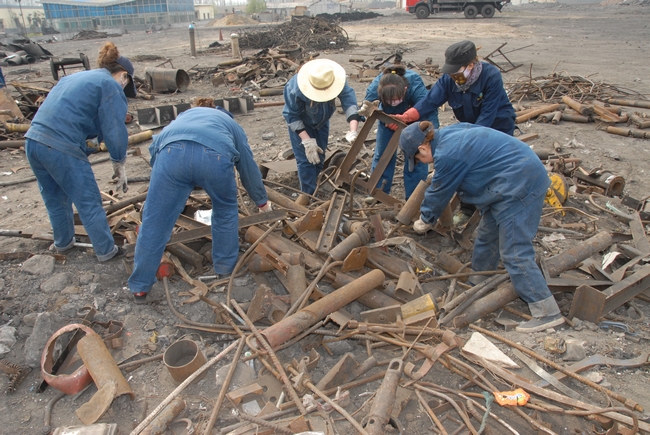 霄云煤矿重拳出击  废料场中挖潜增效