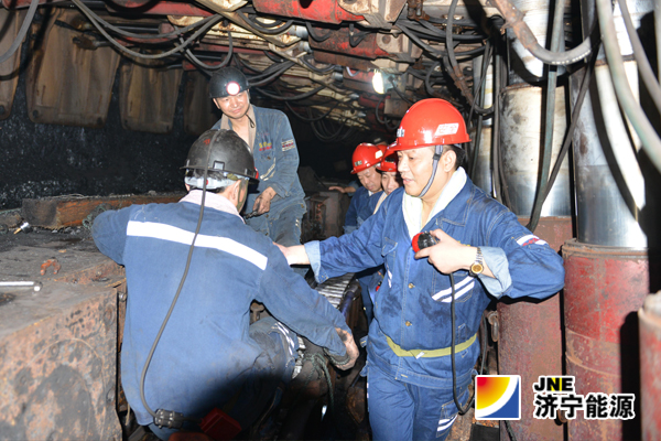 张广宇国庆节日到霄云煤矿检查慰问