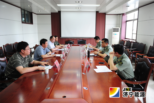 济宁军分区参谋长成洪森来集团公司检查民兵整组工作