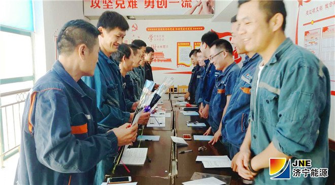 1536714531111521.jpg 2018年9月11日,阳城煤电开展“徒弟为师父送节日祝福”活动1_副本.jpg