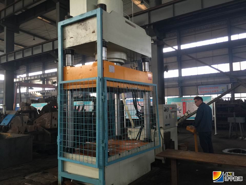 2019年10月14日，运河煤机电修理厂党支部查摆不足为生产现场解难分忧（张伟 马翠） (1).jpg