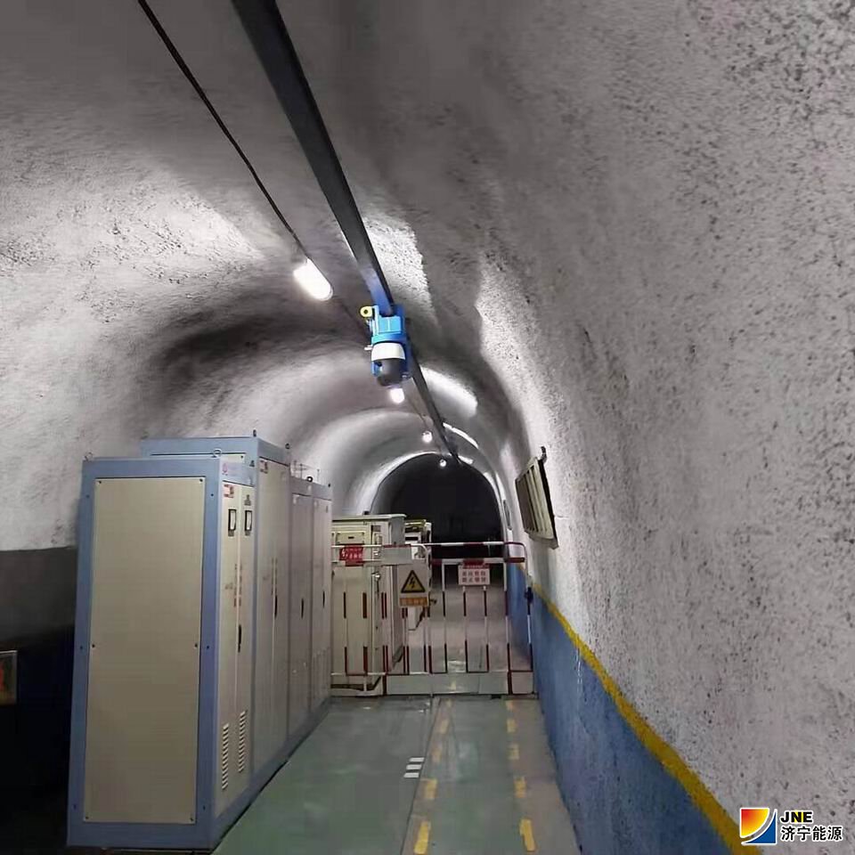 1573522738129400.jpg 运河煤矿暗斜井绞车巡检机器人“正式上岗”.jpg