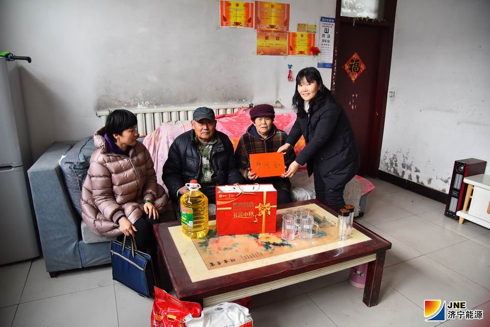 1579167002471495.jpg 2019年1月13日,金源煤矿组织开展走访困难职工慰问活动(1).JPG