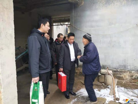 落陵盛源公司慰问困难职工暖人心