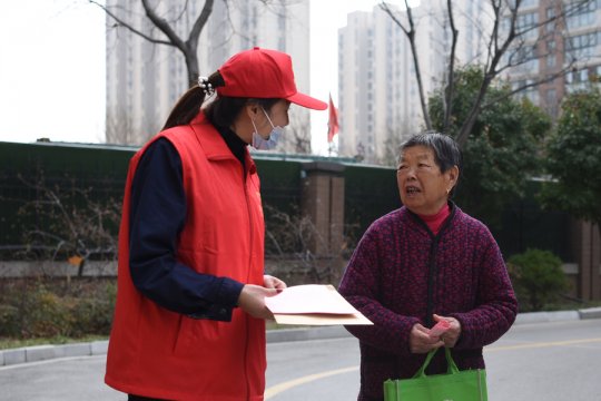 弘扬雷锋精神丨济宁能源“万众红心”志愿者服务队走进社区