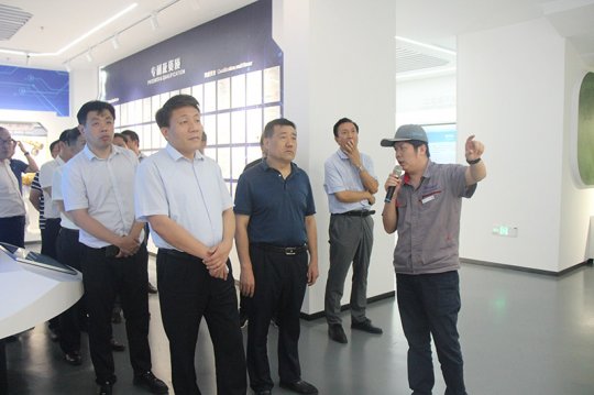 曾凡玉到精密制造产业园参观调研