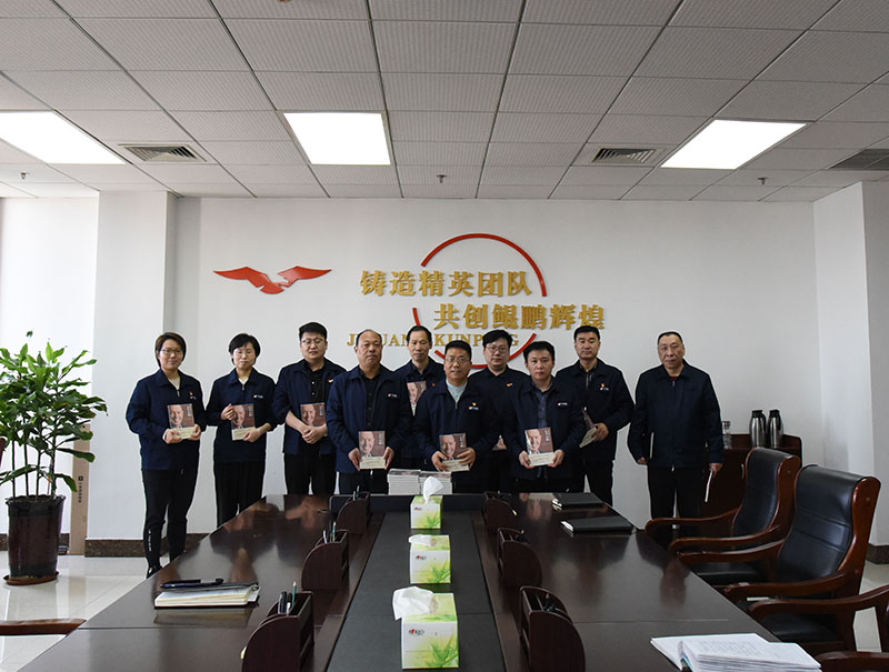 1650531666205420.jpg 鲲鹏公司:打造千亿级集团 我来担当我来干 鲲鹏公司开展读书日总经理赠书活动(薛皛皛).JPG