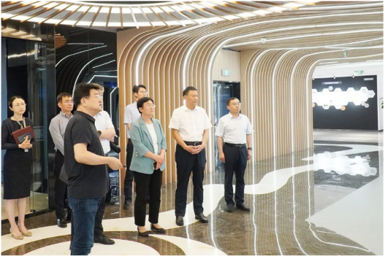 张广宇陪同陈颖走访省内重点企业 对接产业合作