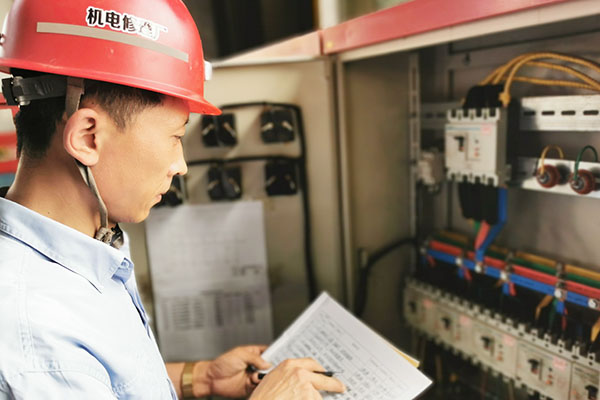 1654224022132451.jpg 6.2金桥煤矿:金桥煤矿机电修理厂“四勤四抓”拧紧“安全阀”(卓曼丽摄).jpg