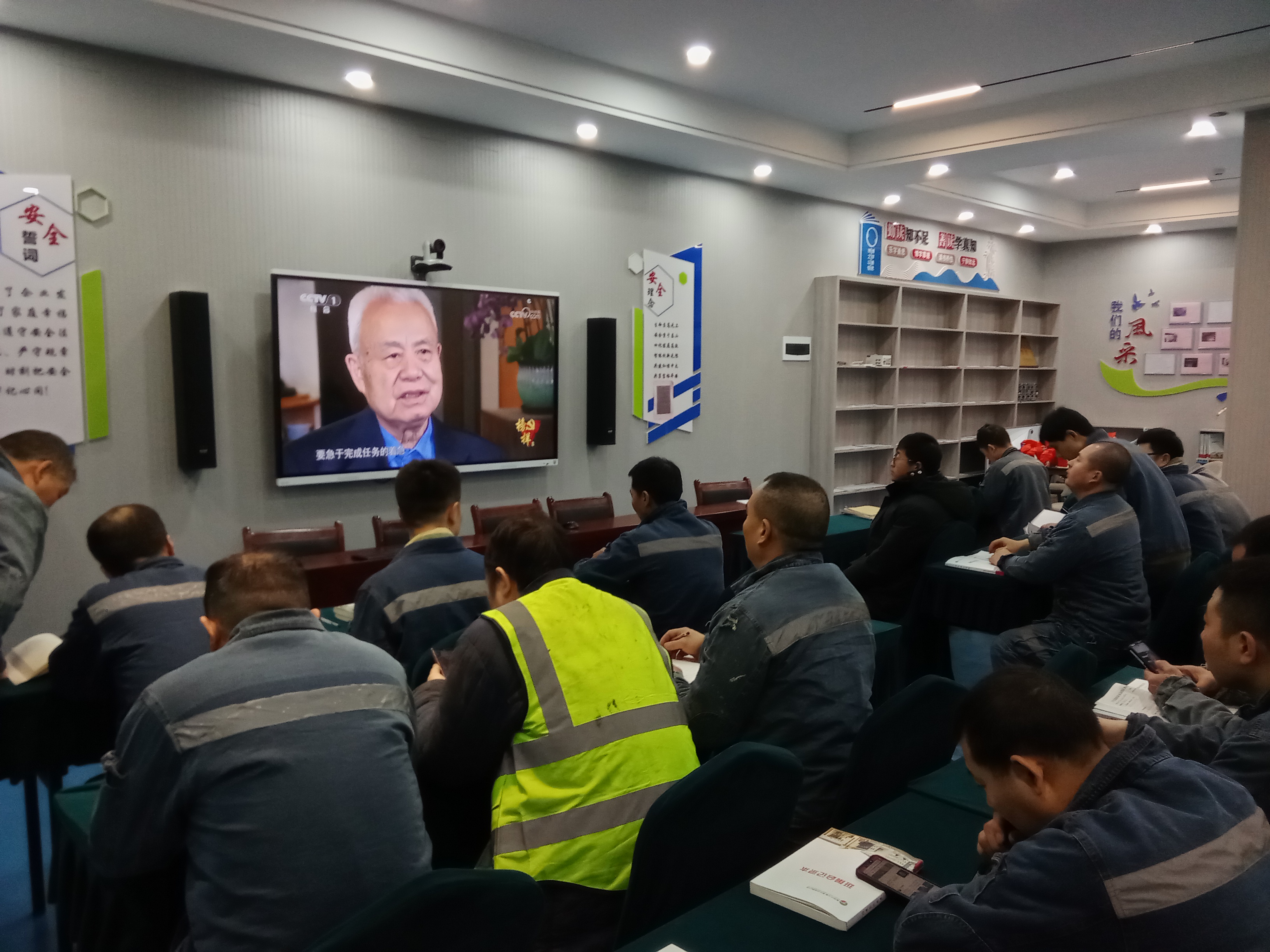 1703301518298296.jpg 931d8df1bd1e5f0e10b644c6465caa8.jpg