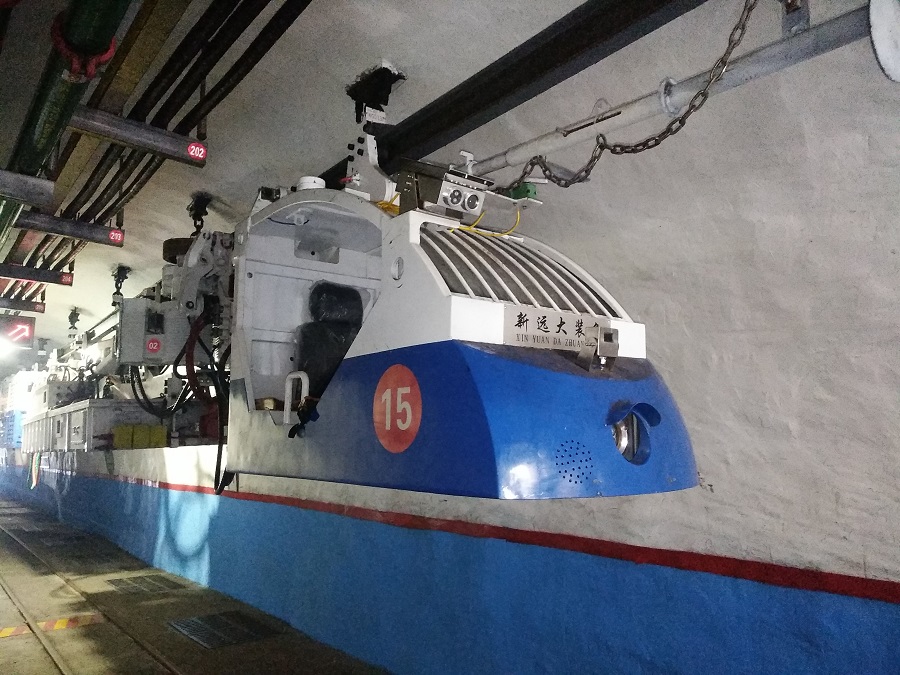 1739328959101679.jpg 2025年2月10日:设备包机“市场化”管理 提升效率降低成本1(拍摄地点:井下大巷;拍摄人:王顺顺).jpg