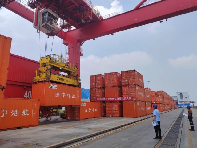 梁山港成功举办门式起重机司机岗位技能比武大赛