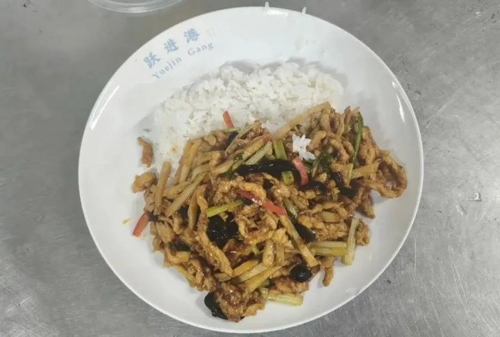 跃进港开启“悦食动力站”让员工尽享幸福“食”光