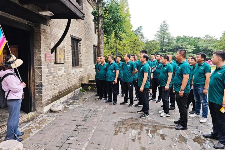 济宁能源集团退役军人职工走进台儿庄大战纪念馆